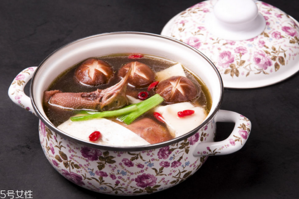 鴿子肉為什么是紅色的 因為沒放血 鴿子肉為什么是紅色的 因為沒放血