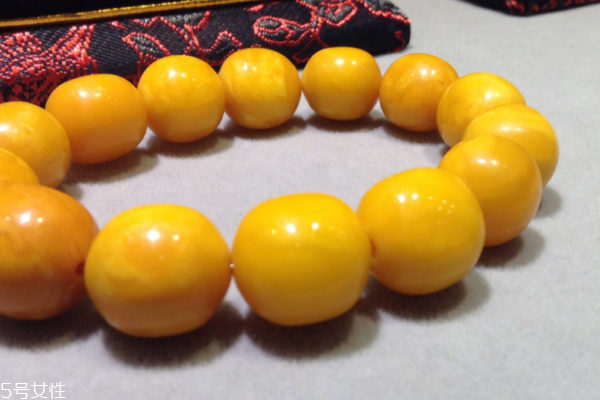 蜜蠟手串有什么功效 這幾點(diǎn)要熟知 蜜蠟手串有什么功效 這幾點(diǎn)要熟知