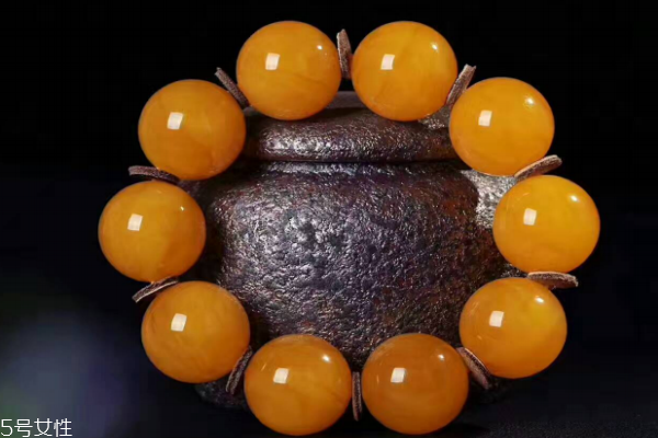 蜜蠟手串有什么功效 這幾點(diǎn)要熟知 蜜蠟手串有什么功效 這幾點(diǎn)要熟知