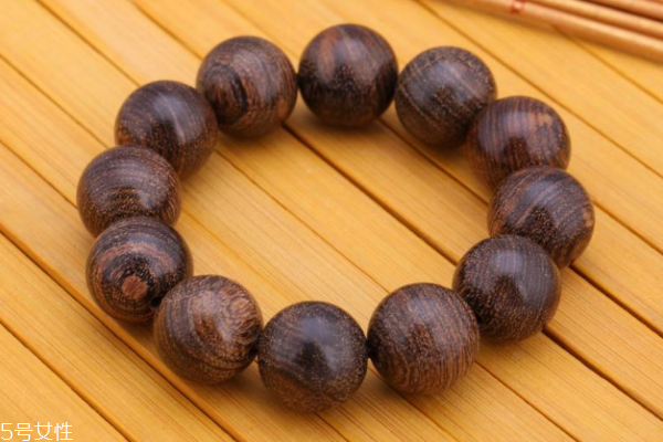 檀木手串有什么好處 有益身心健康 檀木手串有什么好處 有益身心健康