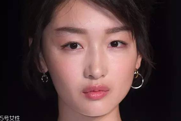 下垂眼用什么顏色眼影好 非常適合厭世風格妝 下垂眼用什么顏色眼影好 非常適合厭世風格妝