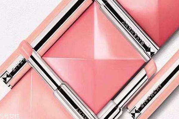 唇色深用什么潤(rùn)唇膏好 防曬唇膏能預(yù)防暗沉 唇色深用什么潤(rùn)唇膏好 防曬唇膏能預(yù)防暗沉