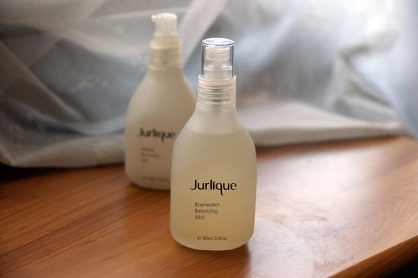 保濕噴霧補(bǔ)妝時(shí)怎么用 2種神級(jí)噴法 保濕噴霧補(bǔ)妝時(shí)怎么用 2種神級(jí)噴法