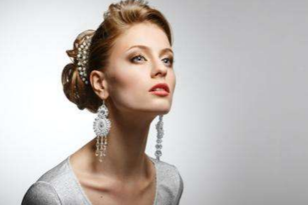 穿耳洞發(fā)炎怎么辦？你不知道的注意事項(xiàng)很多