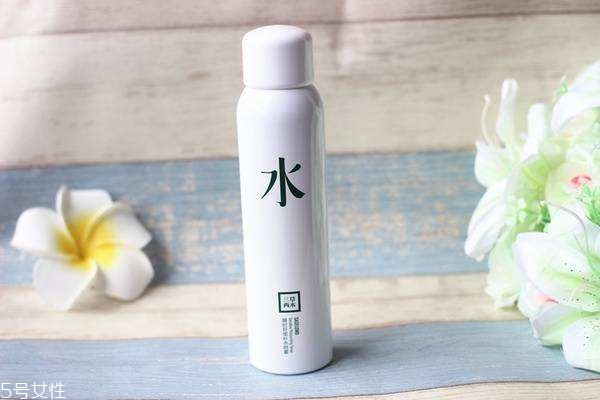 保濕噴霧補(bǔ)妝時(shí)怎么用 2種神級(jí)噴法 保濕噴霧補(bǔ)妝時(shí)怎么用 2種神級(jí)噴法