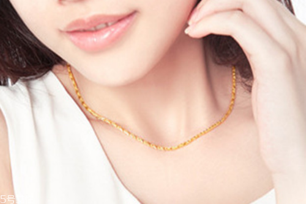 黃金項(xiàng)鏈一般多長(zhǎng)合適 根據(jù)自己體型挑選 黃金項(xiàng)鏈一般多長(zhǎng)合適 根據(jù)自己體型挑選