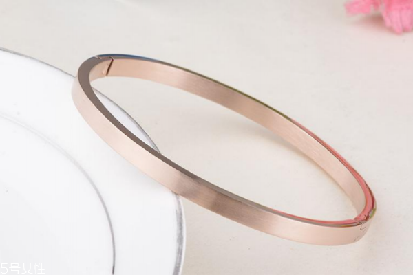 玫瑰金手鐲掉色怎么辦 光澤感很重要 玫瑰金手鐲掉色怎么辦 光澤感很重要