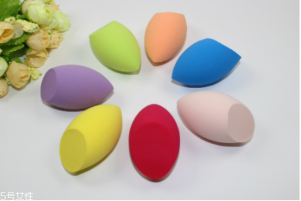 美妝蛋怎么用才能令底妝更服帖 方法一定要用對 美妝蛋怎么用才能令底妝更服帖 方法一定要用對