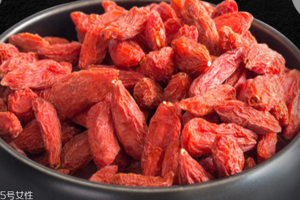 枸杞為什么越曬越濕 含糖量多的緣故 枸杞為什么越曬越濕 含糖量多的緣故