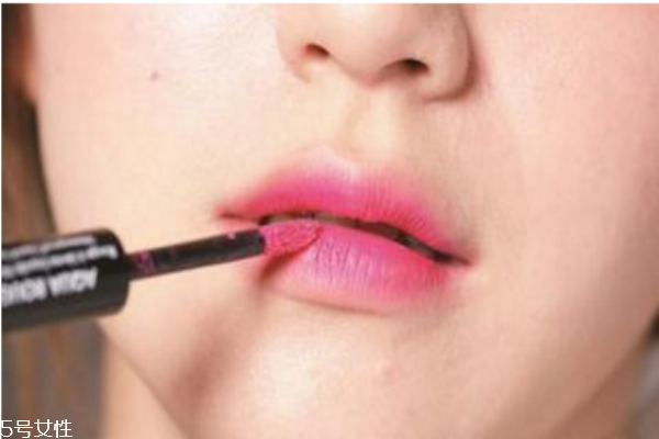 韓國(guó)咬唇妝的畫法，瞬間變成可愛少女