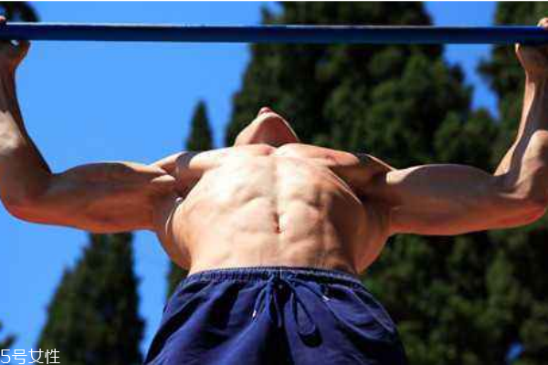 引體向上可以練胸肌嗎 引體向上練胸肌的方法 引體向上可以練胸肌嗎 引體向上練胸肌的方法