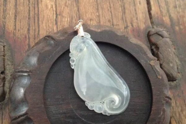 翡翠吊墜多少錢 這些都會影響價(jià)格