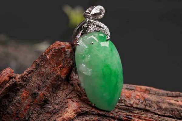 翡翠吊墜能帶著睡覺嗎 看個人習慣 翡翠吊墜能帶著睡覺嗎 看個人習慣