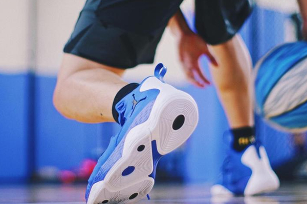 super fly mvp評測 這雙aj對得起mvp三個字