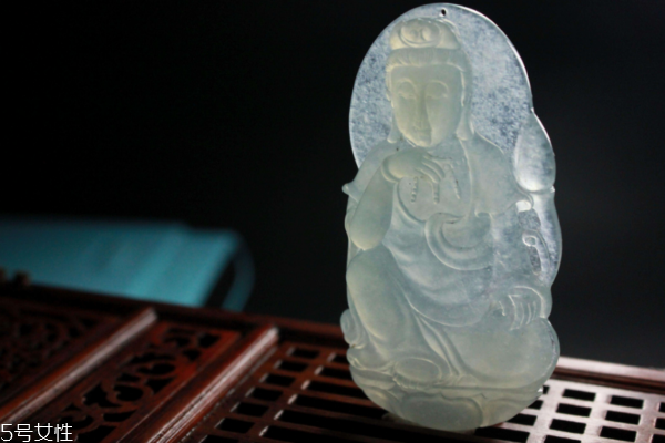 冰種翡翠價(jià)格 要看具體質(zhì)感 冰種翡翠價(jià)格 要看具體質(zhì)感