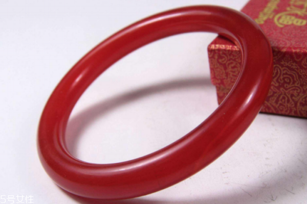 瑪瑙手鐲戴哪只手好 有這些佩戴講究 瑪瑙手鐲戴哪只手好 有這些佩戴講究