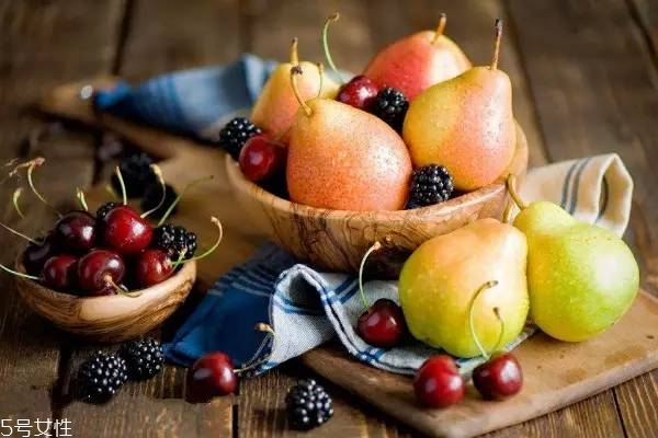 果酸精華有什么作用 去角質(zhì)和收斂毛孔 果酸精華有什么作用 去角質(zhì)和收斂毛孔