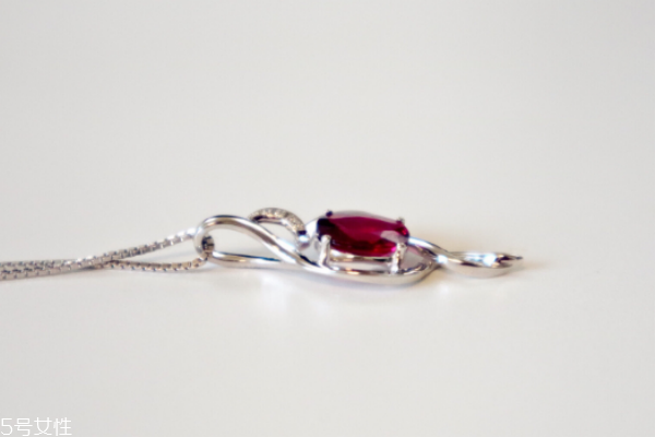 碧璽項(xiàng)鏈一般多少錢(qián) 色彩耀眼的寶石