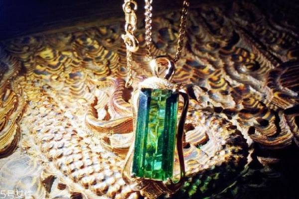 碧璽項(xiàng)鏈一般多少錢(qián) 色彩耀眼的寶石