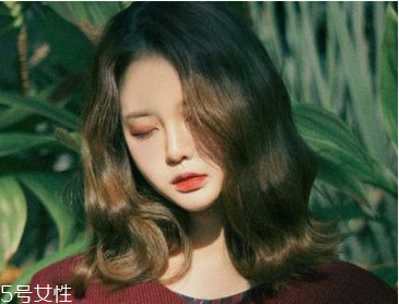 絲巾扎頭發(fā)怎么才好看 絲巾扎頭發(fā)的方法 絲巾扎頭發(fā)怎么才好看 絲巾扎頭發(fā)的方法