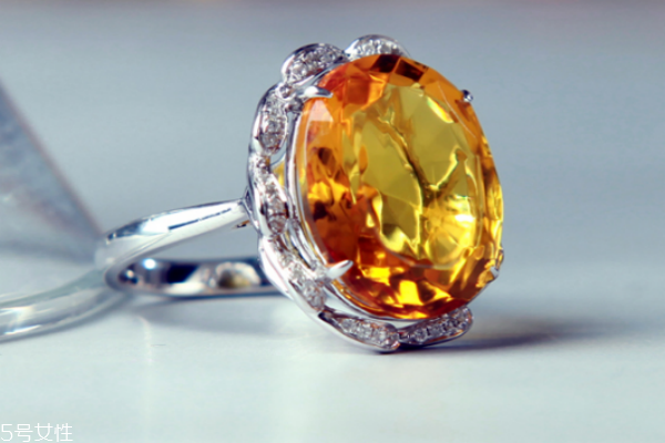 琥珀會(huì)越戴越亮嗎 保養(yǎng)方法要學(xué)會(huì) 琥珀會(huì)越戴越亮嗎 保養(yǎng)方法要學(xué)會(huì)