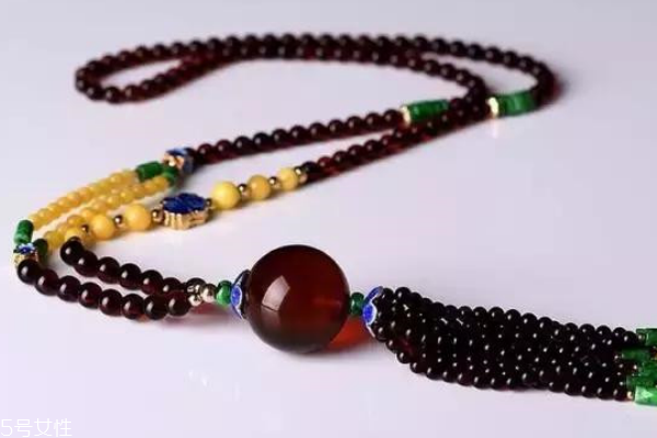 琥珀會(huì)越戴越亮嗎 保養(yǎng)方法要學(xué)會(huì) 琥珀會(huì)越戴越亮嗎 保養(yǎng)方法要學(xué)會(huì)