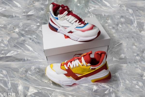 李寧001啟程評(píng)測(cè) 時(shí)尚界展露拳腳 李寧001啟程評(píng)測(cè) 時(shí)尚界展露拳腳