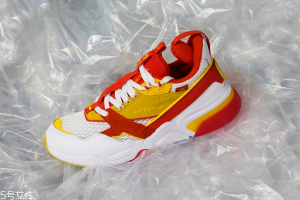 李寧001啟程評(píng)測(cè) 時(shí)尚界展露拳腳 李寧001啟程評(píng)測(cè) 時(shí)尚界展露拳腳