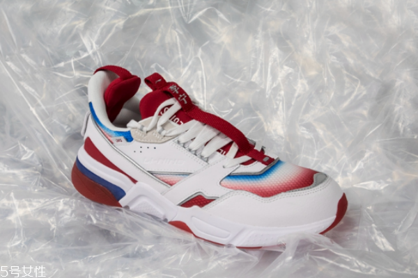 李寧001啟程評(píng)測(cè) 時(shí)尚界展露拳腳 李寧001啟程評(píng)測(cè) 時(shí)尚界展露拳腳