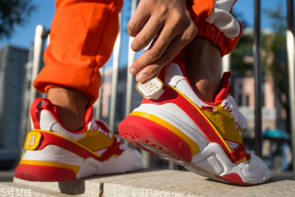 李寧001啟程評(píng)測(cè) 時(shí)尚界展露拳腳 李寧001啟程評(píng)測(cè) 時(shí)尚界展露拳腳