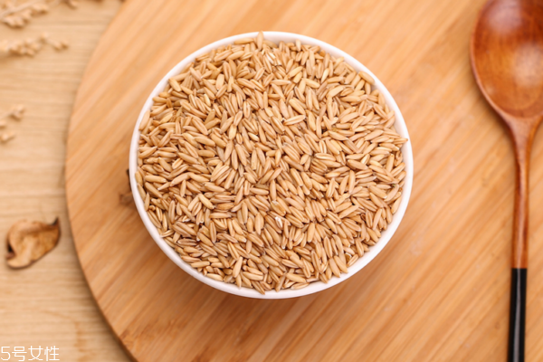 燕麥是粗糧嗎 屬于粗糧類 燕麥是粗糧嗎 屬于粗糧類