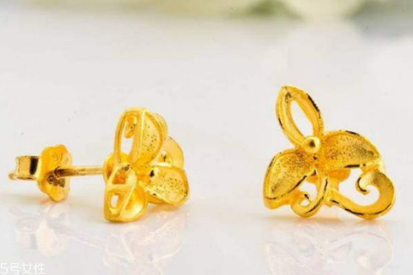 黃金耳釘后面怎么彎圓 當(dāng)心會(huì)折斷 黃金耳釘后面怎么彎圓 當(dāng)心會(huì)折斷