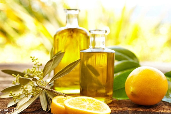 護(hù)發(fā)素有幾種質(zhì)地 3大類誰(shuí)最適合你 護(hù)發(fā)素有幾種質(zhì)地 3大類誰(shuí)最適合你