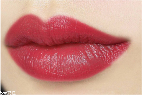 紀(jì)梵希口紅301是什么顏色 紀(jì)梵?？诩t301試色