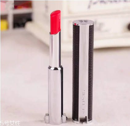 紀(jì)梵希口紅301是什么顏色 紀(jì)梵?？诩t301試色