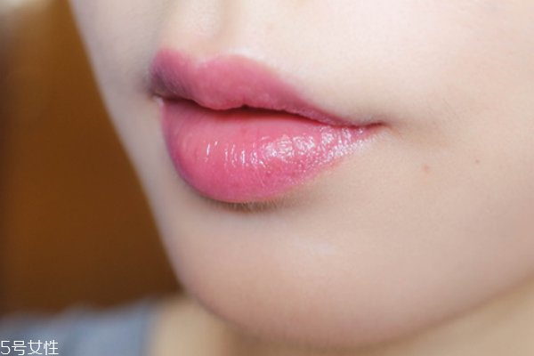 紀(jì)梵?？诩t303和304的區(qū)別及試色 紀(jì)梵希最火顏色推薦