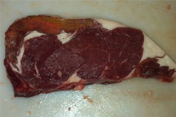 買回來的豬肉切開發(fā)綠發(fā)黃是怎么回事 買回來的豬肉切開發(fā)綠發(fā)黃是怎么回事