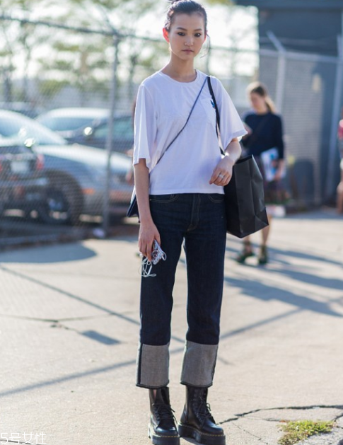 t恤配什么褲子好看 解鎖換季日常穿搭 t恤配什么褲子好看 解鎖換季日常穿搭