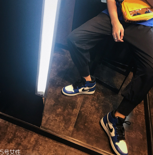 aj1小閃電真假對(duì)比 教你輕松鑒定 aj1小閃電真假對(duì)比 教你輕松鑒定