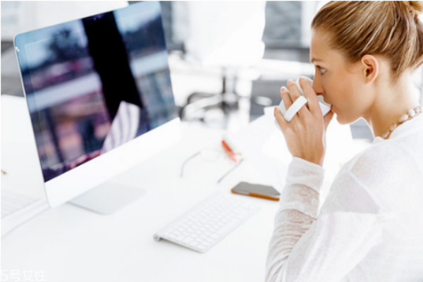 小腿水腫是什么原因引起的？教你輕松解決之道