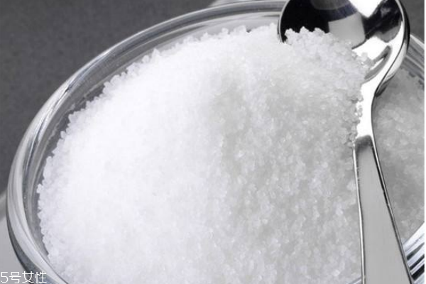 白糖洗臉的功效與作用，這樣也能美白