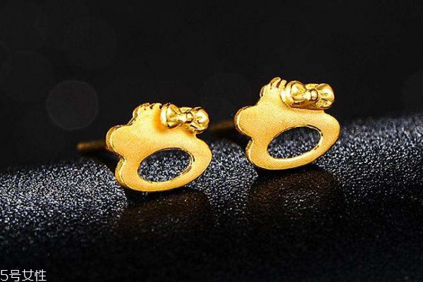 黃金耳釘發(fā)黑了怎么辦 要抓緊搶救 黃金耳釘發(fā)黑了怎么辦 要抓緊搶救