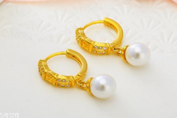 黃金耳釘發(fā)黑了怎么辦 要抓緊搶救 黃金耳釘發(fā)黑了怎么辦 要抓緊搶救