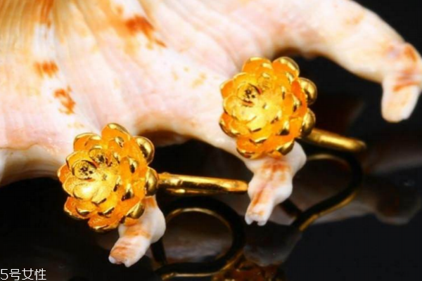 黃金耳釘有足金的嗎 看清楚吊牌 黃金耳釘有足金的嗎 看清楚吊牌