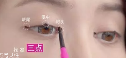 新手怎么畫眼線 手把手教你基礎(chǔ)眼線畫法圖解 新手怎么畫眼線 手把手教你基礎(chǔ)眼線畫法圖解