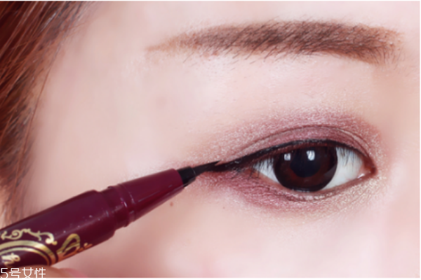 裸妝用什么顏色眼線筆 完整眼妝的畫法步驟 裸妝用什么顏色眼線筆 完整眼妝的畫法步驟