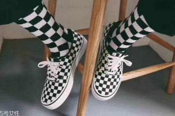 vans黑白格真假鑒定 潮人必備搭配單品 vans黑白格真假鑒定 潮人必備搭配單品