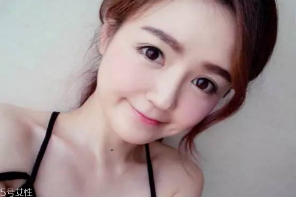 如何簡單化淡妝 最簡單的上班族淡妝畫法 如何簡單化淡妝 最簡單的上班族淡妝畫法