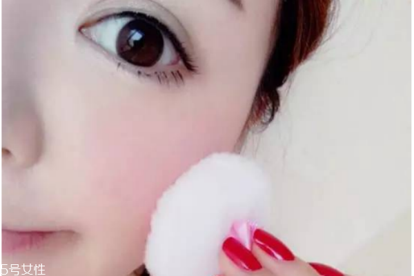 如何簡單化淡妝 最簡單的上班族淡妝畫法 如何簡單化淡妝 最簡單的上班族淡妝畫法