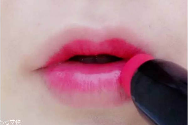 如何簡單化淡妝 最簡單的上班族淡妝畫法 如何簡單化淡妝 最簡單的上班族淡妝畫法